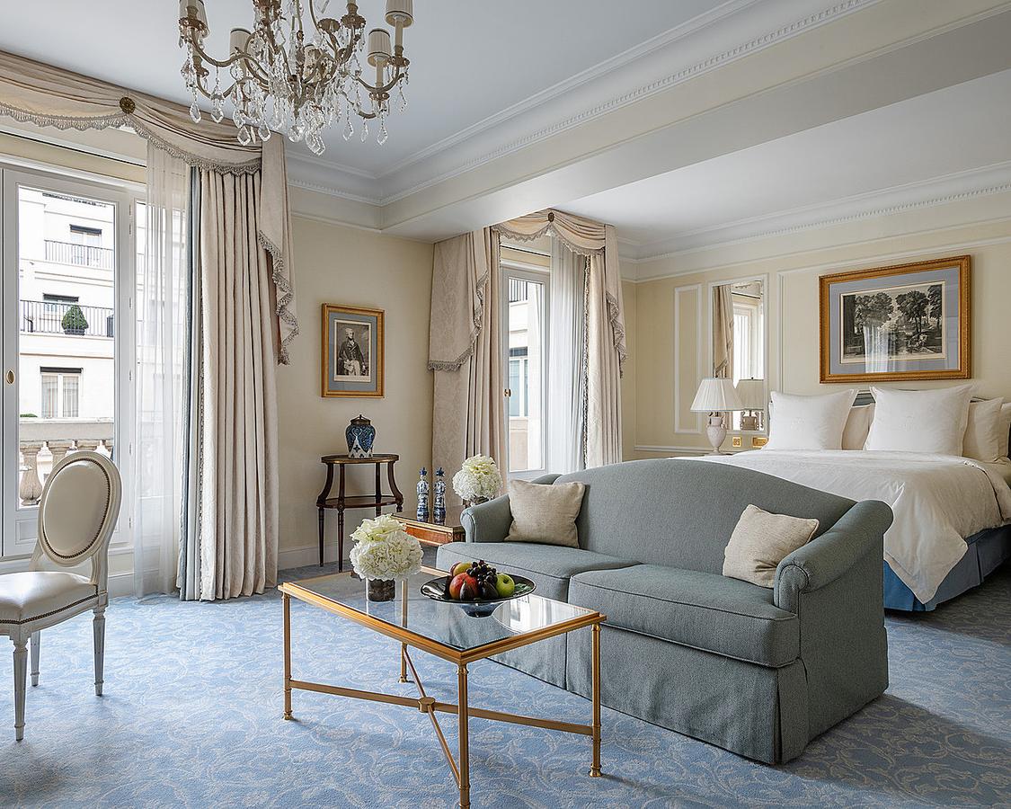 Four Seasons Hotel George V, Paris