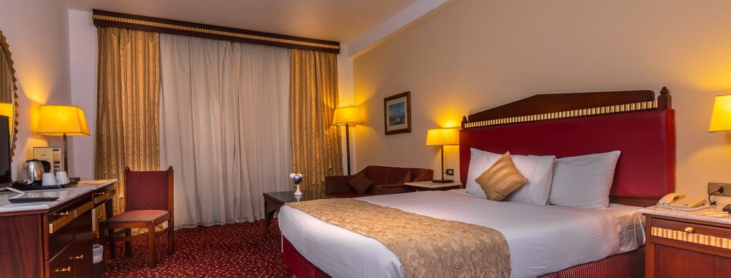 Golden Tulip Flamenco