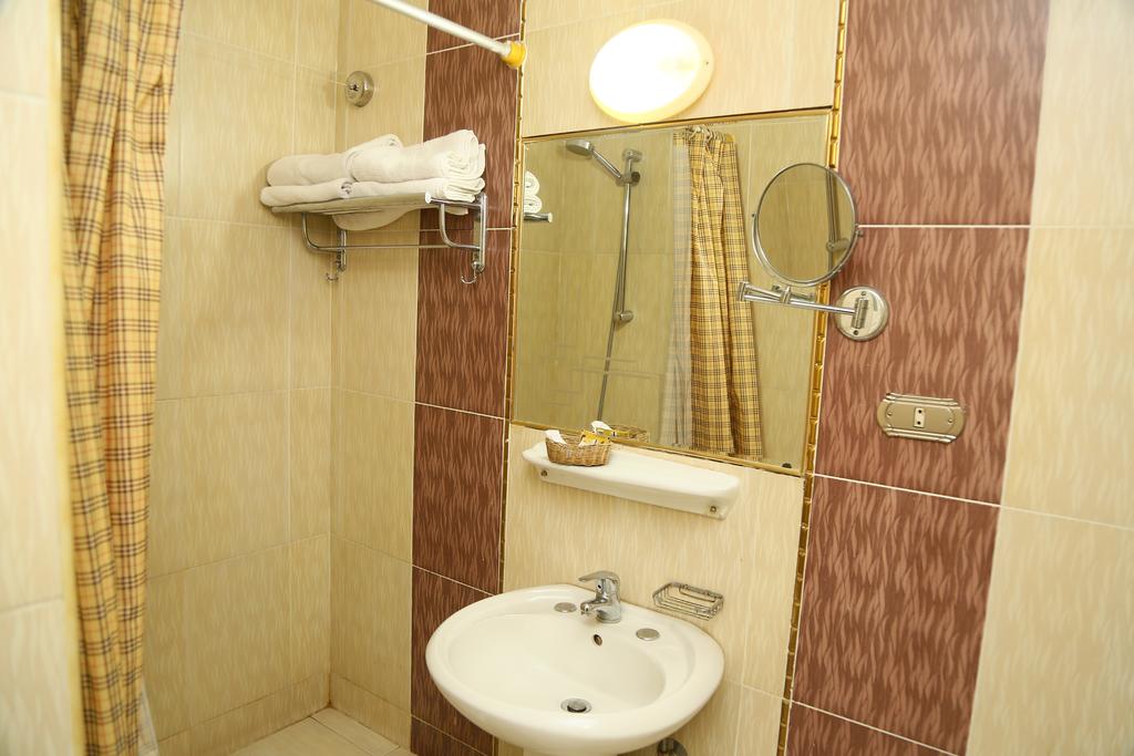 Happy City hotel