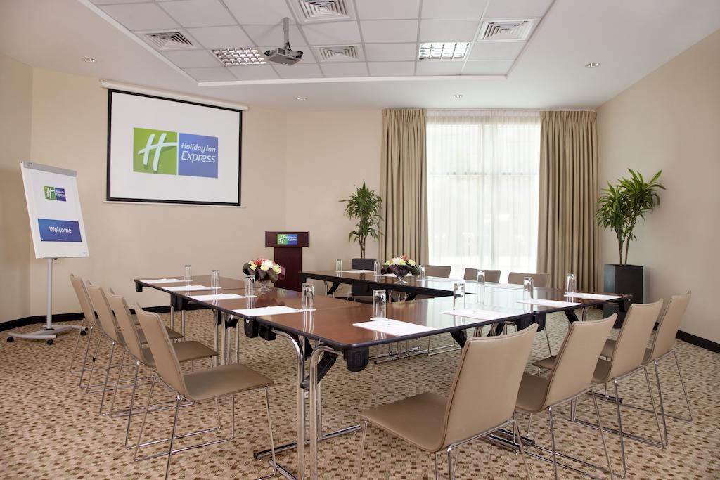 Holiday Inn Express Dubai-Safa Park
