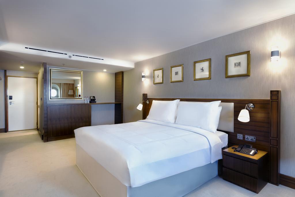 Queen Elizabeth 2 Hotel