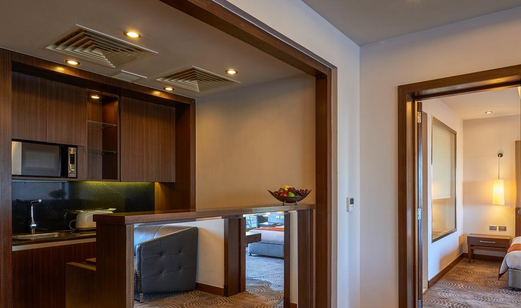 Dusit Thani LakeView Cairo