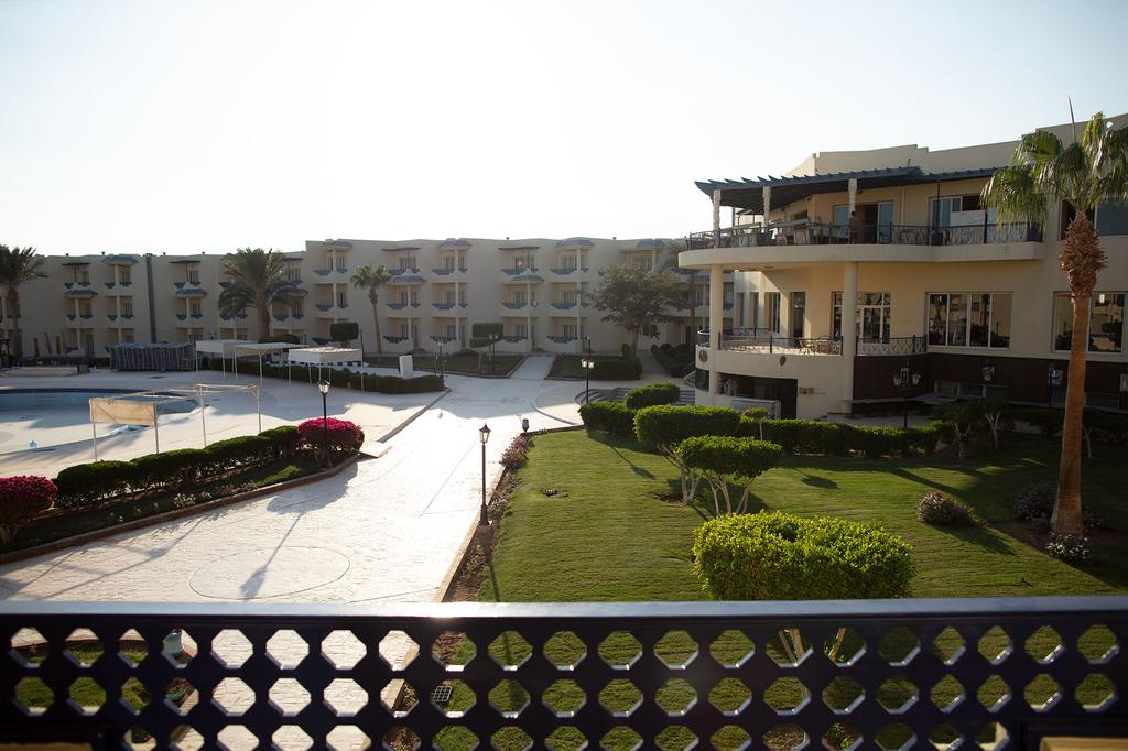 Grand Oasis Resort