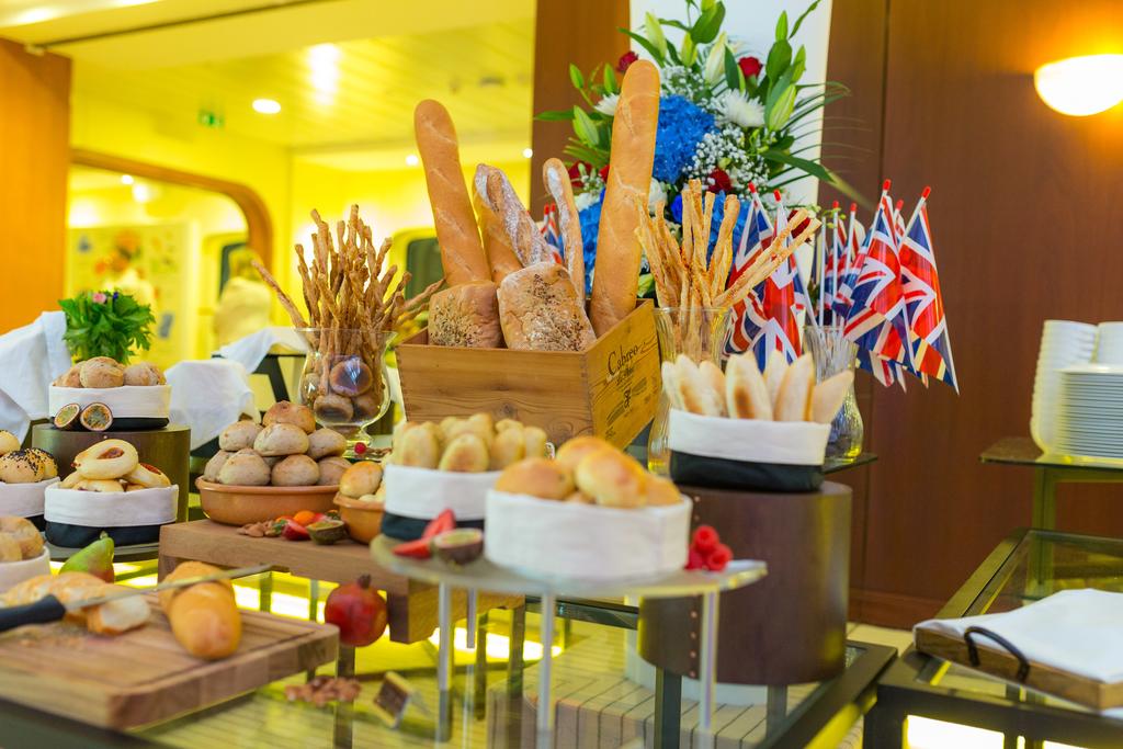 Queen Elizabeth 2 Hotel