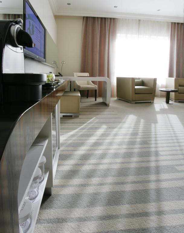 Auris Plaza Hotel