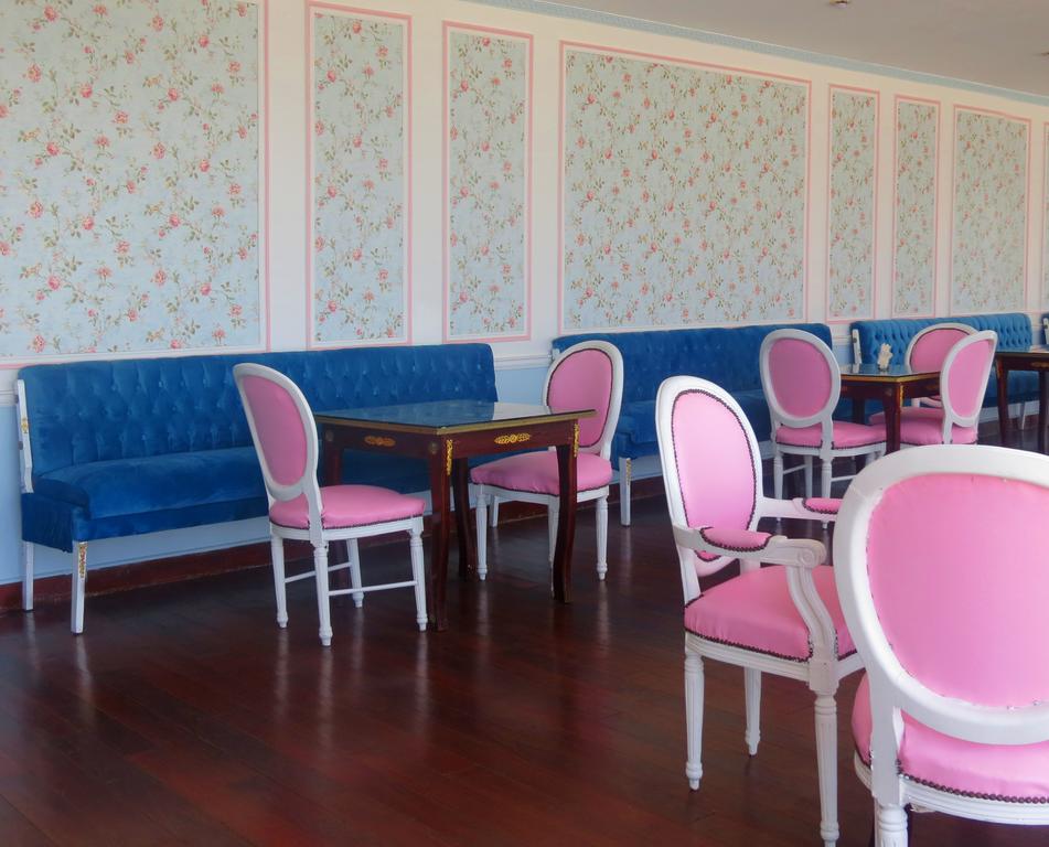 Paradise Inn Windsor Palace Hotel