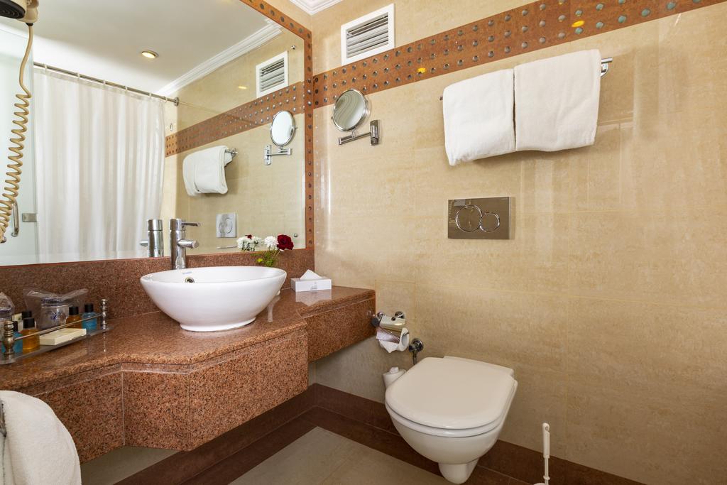 Golden Tulip Flamenco