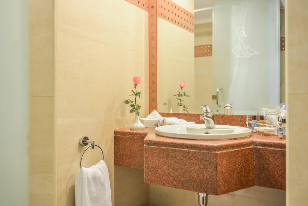 Golden Tulip Flamenco