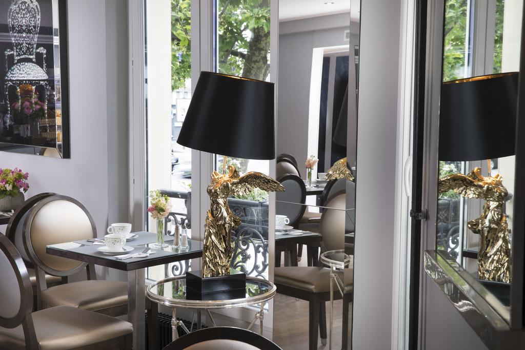 Hôtel Plaza Elysées