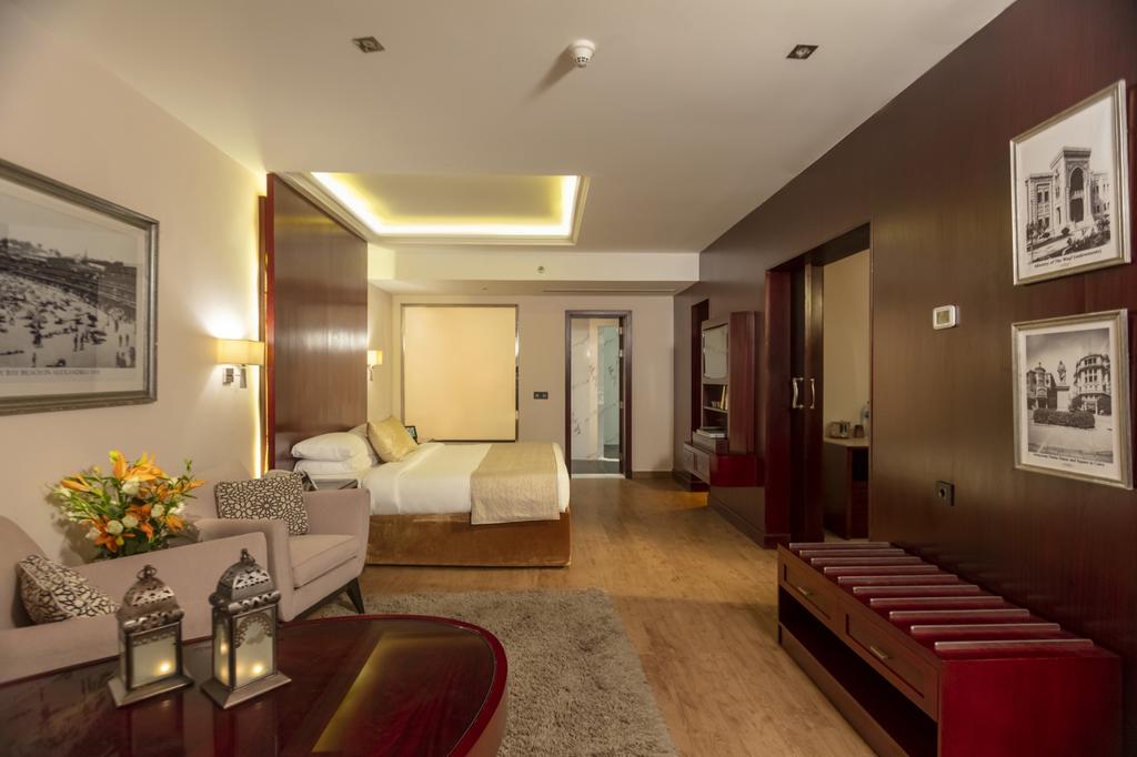 Royal Savoy Hotel and Villas