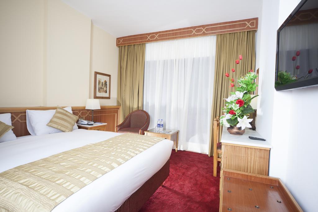 Golden Tulip Flamenco