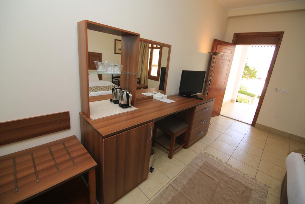Club Reef Hotel