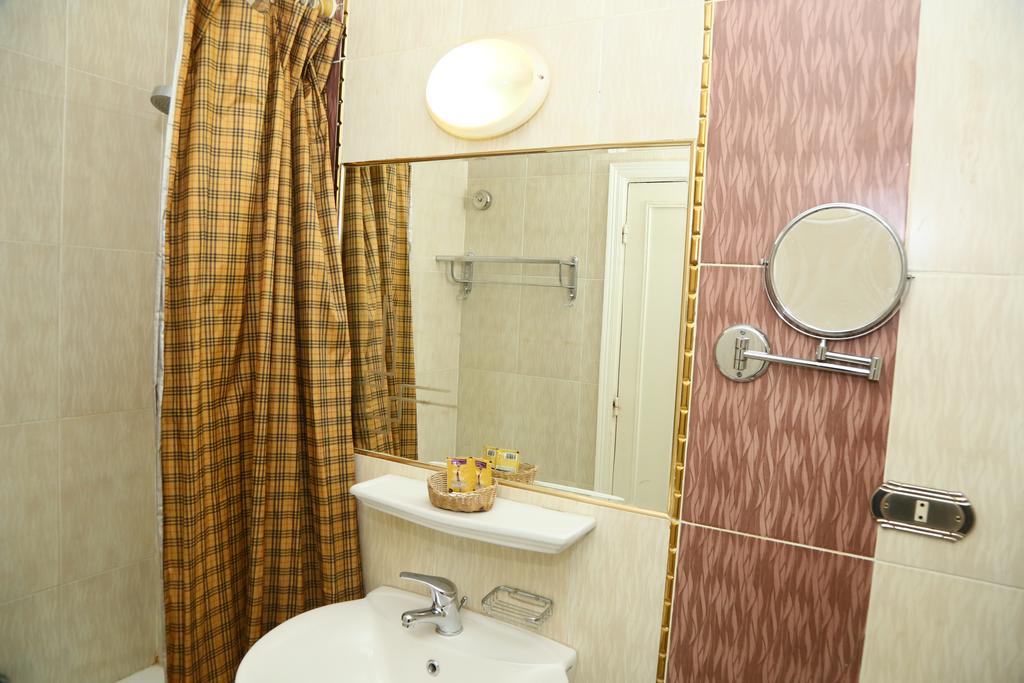 Happy City hotel