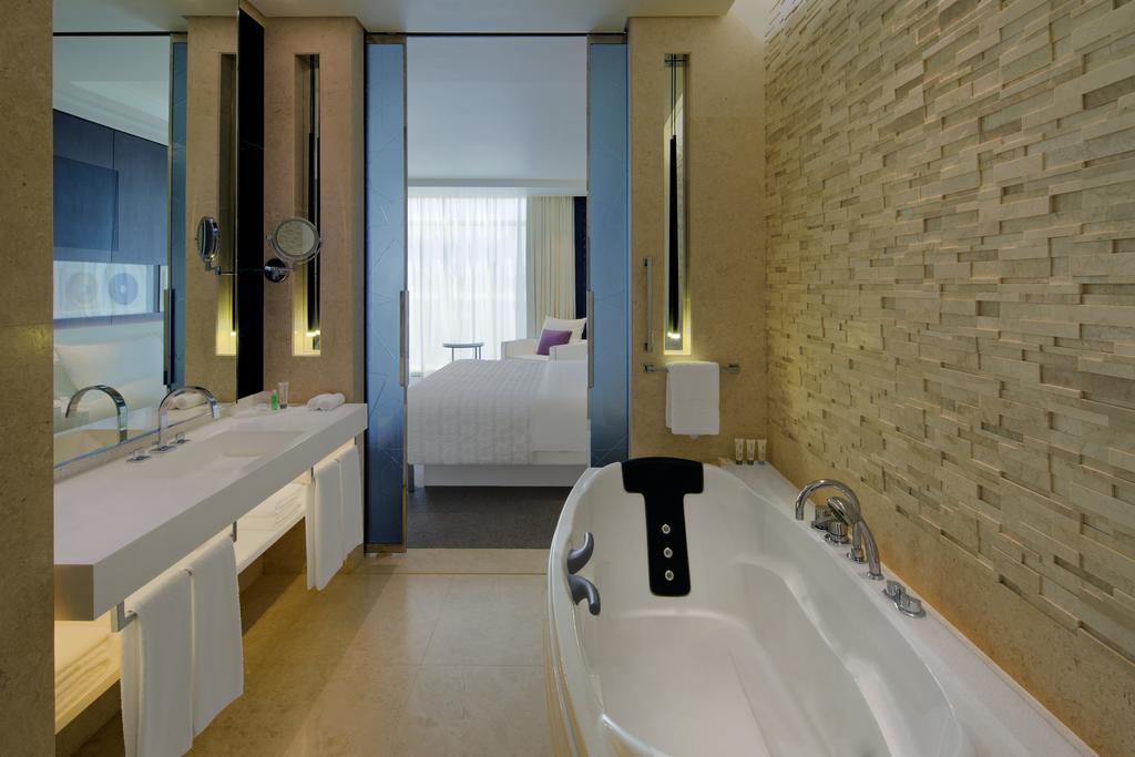 Le Méridien Dubai Hotel & Conference Centre