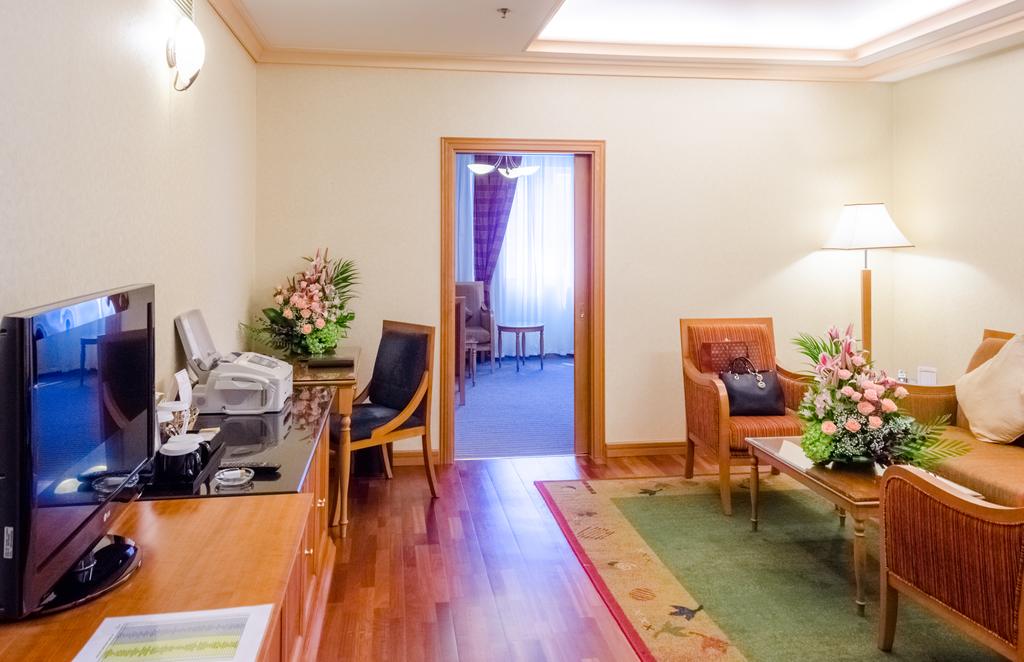 Avenue Hotel