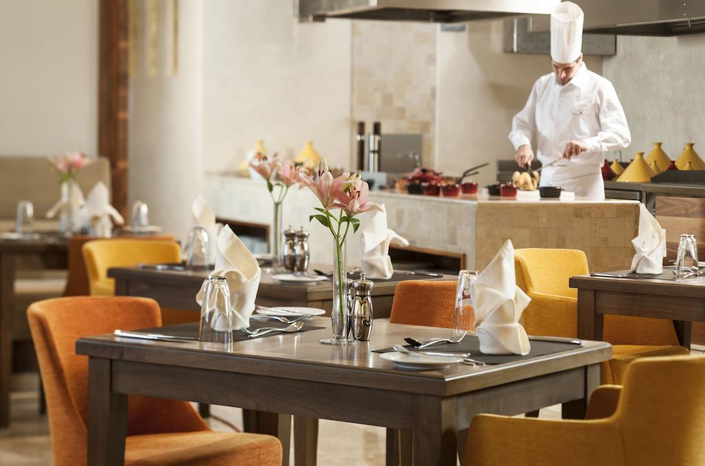 Carlton Downtown Hotel
