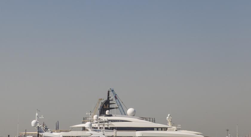 Dubai Marriott Harbour Hotel & Suites