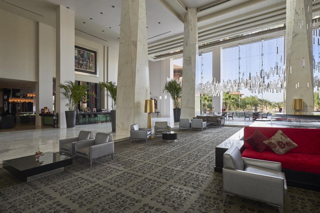Dusit Thani LakeView Cairo
