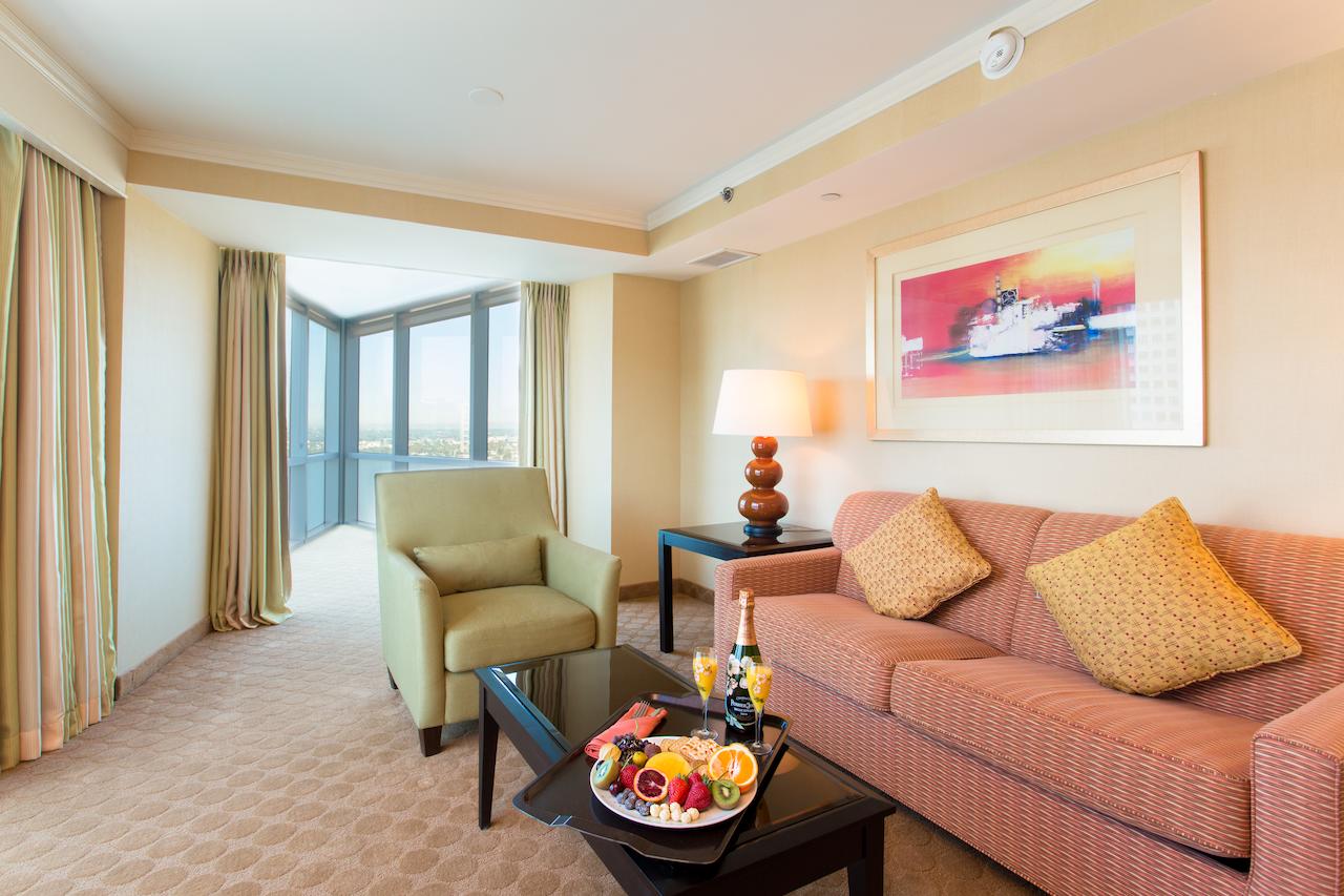 Embassy Suites by Hilton Los Angeles Glendale