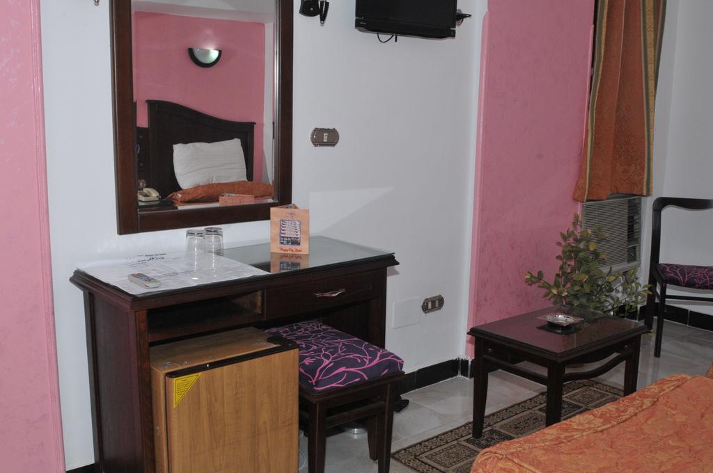 Happy City hotel