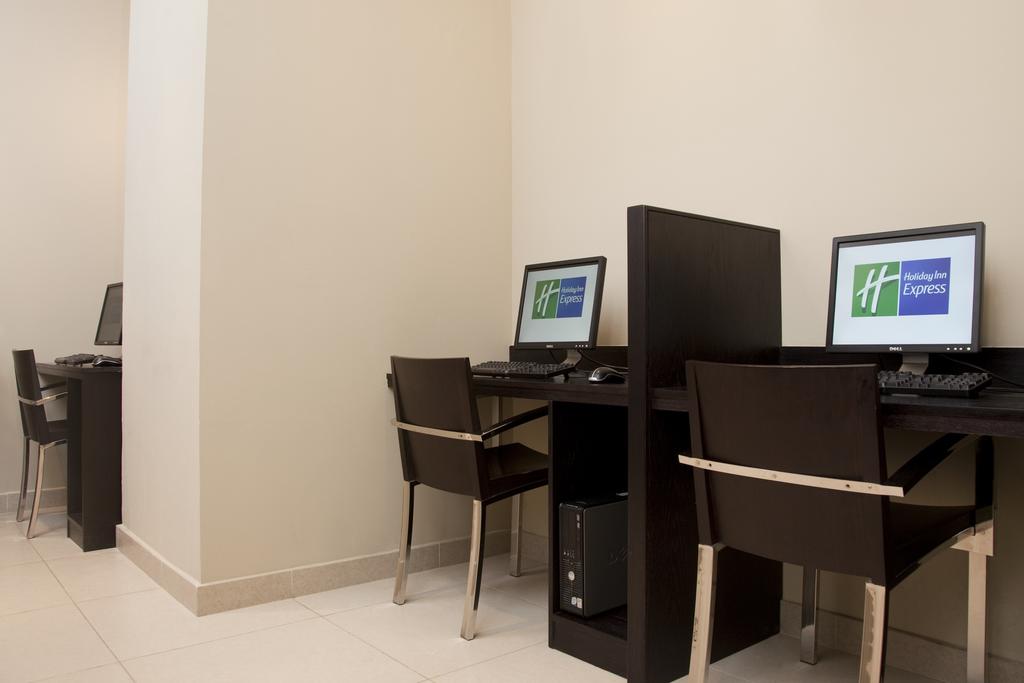 Holiday Inn Express Dubai  Jumeirah