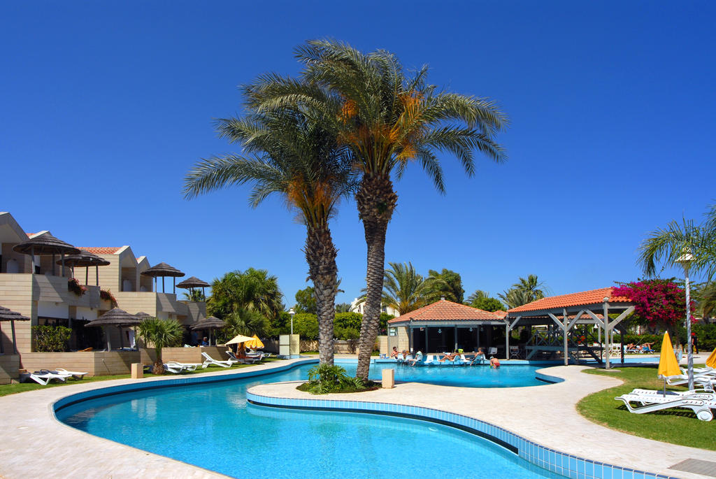 Palm Beach Hotel & Bungalows