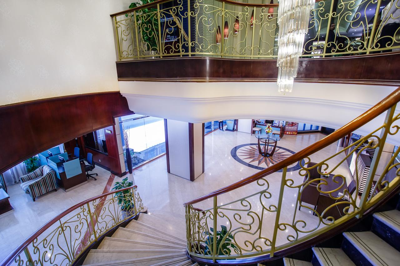 Summit Hotel