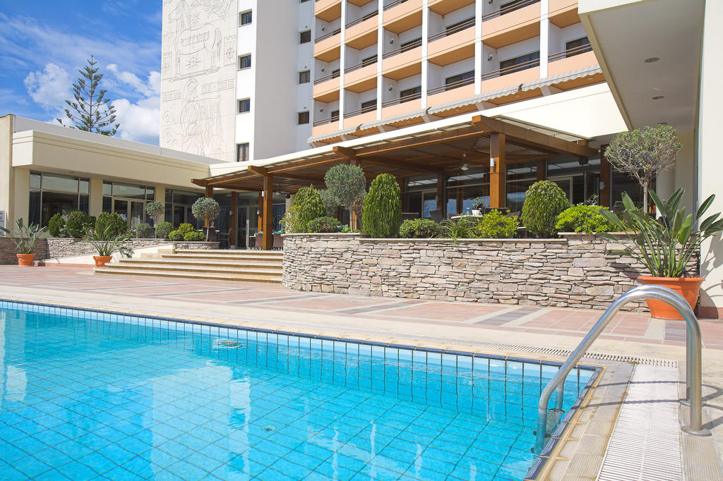 Ajax Hotel