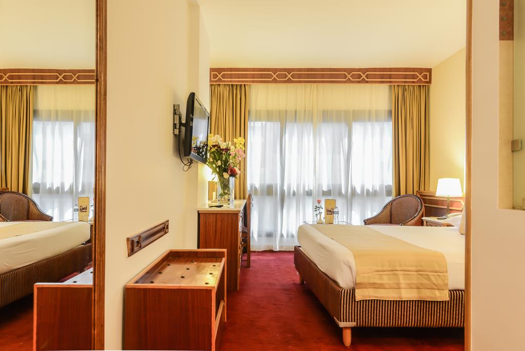 Golden Tulip Flamenco