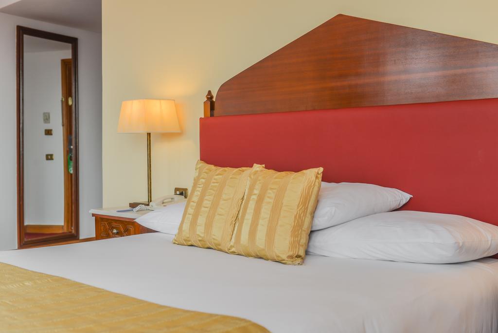 Golden Tulip Flamenco