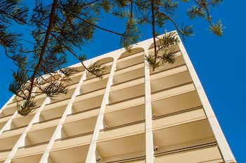 Ajax Hotel