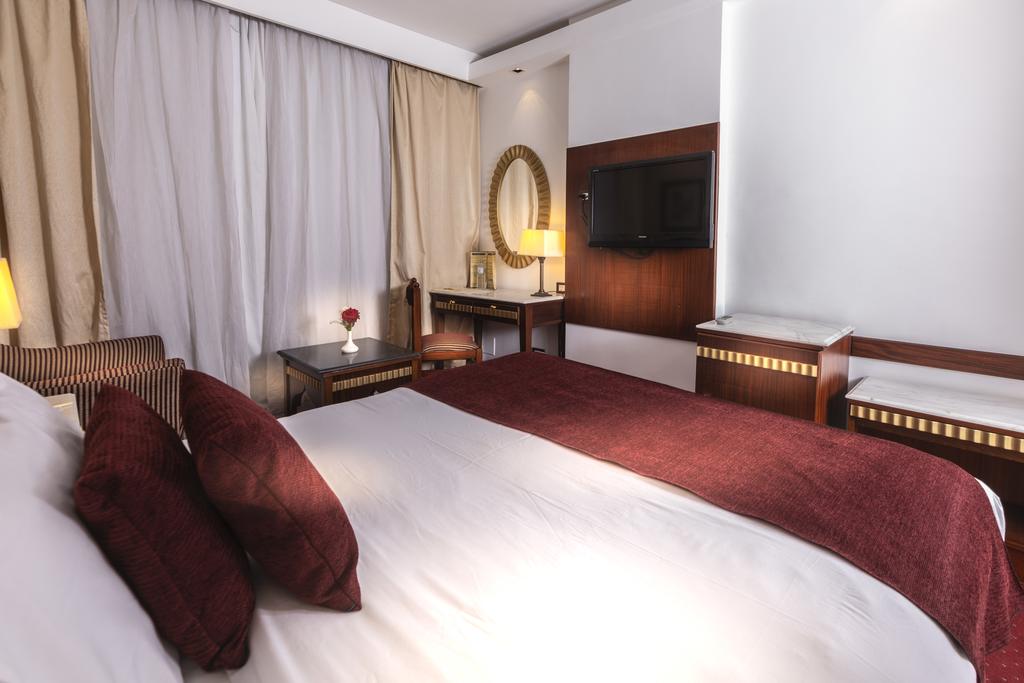 Golden Tulip Flamenco