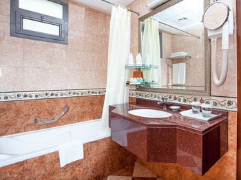 Flora Grand Hotel
