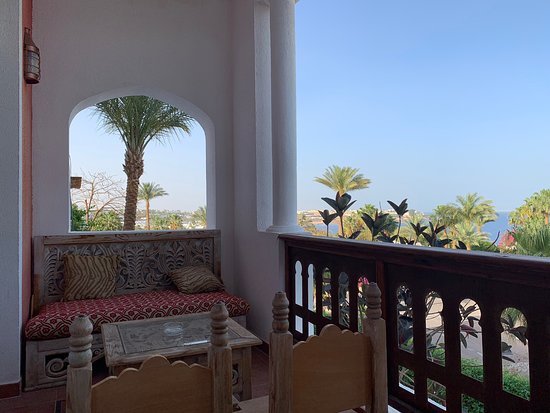 Domina Oasis Hotel & Resort