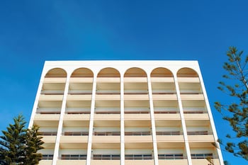 Ajax Hotel