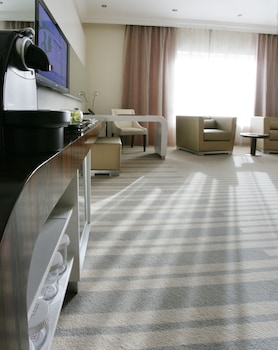 Auris Plaza Hotel