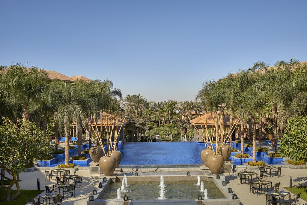 Dusit Thani LakeView Cairo