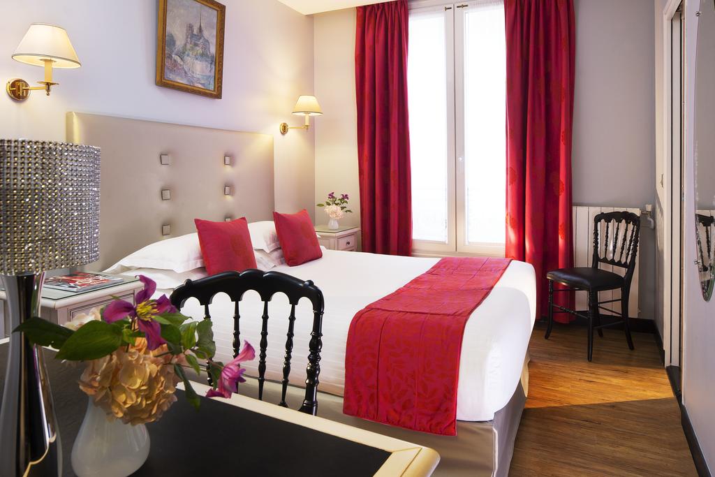 Hôtel Plaza Elysées