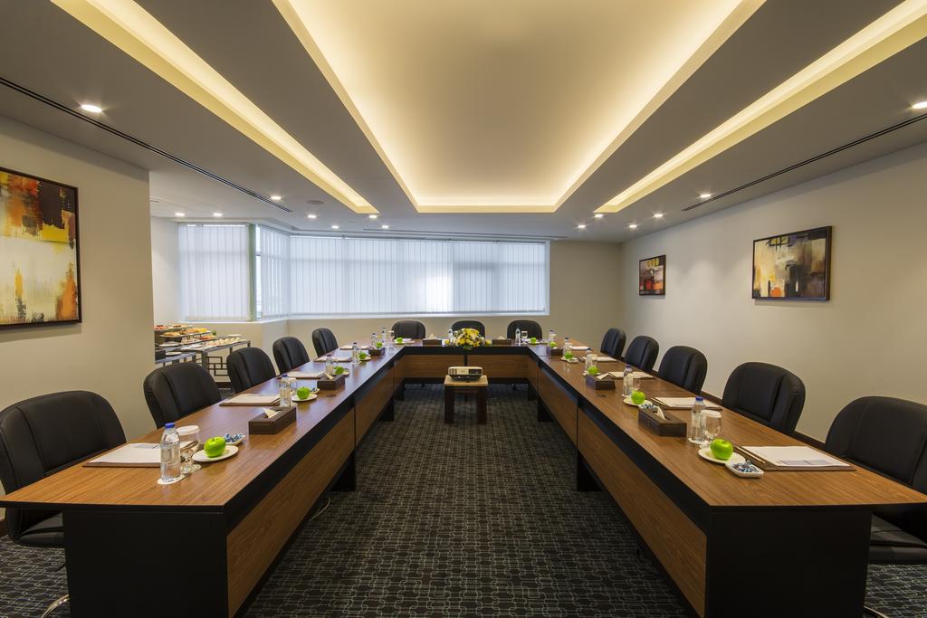 Golden Tulip Suites Dubai