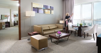 Auris Plaza Hotel