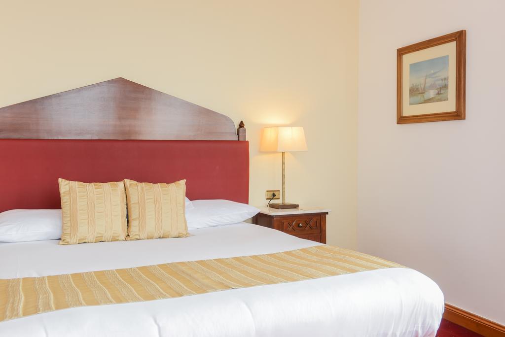 Golden Tulip Flamenco