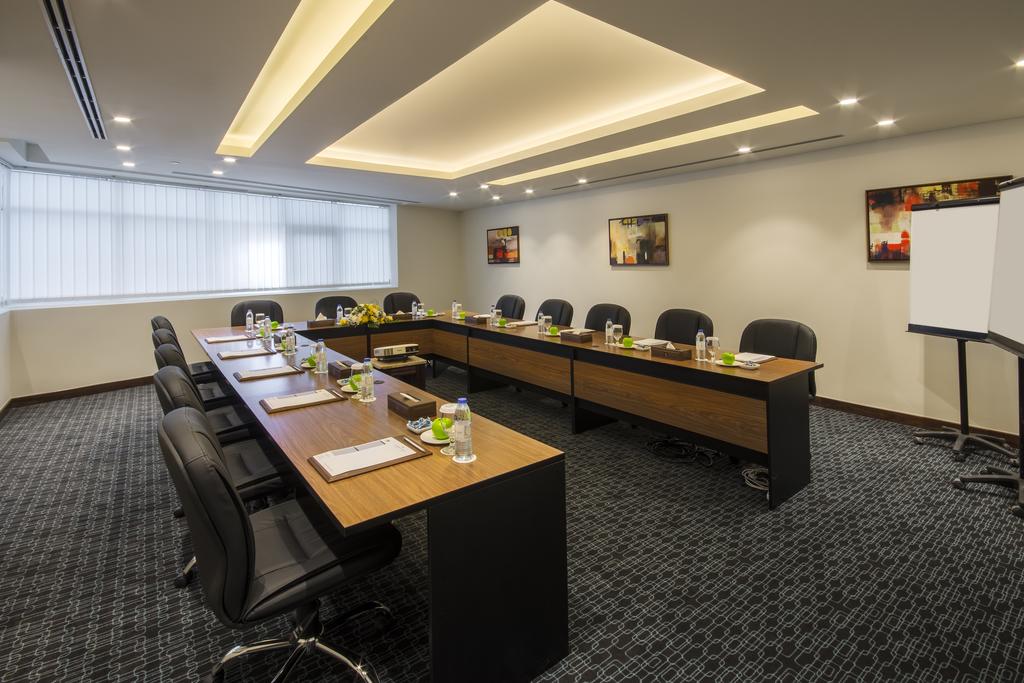 Golden Tulip Suites Dubai