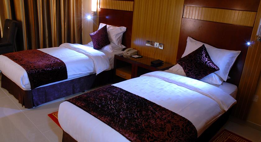 OYO 130 Phoenix Hotel