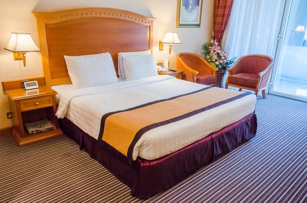 Avenue Hotel