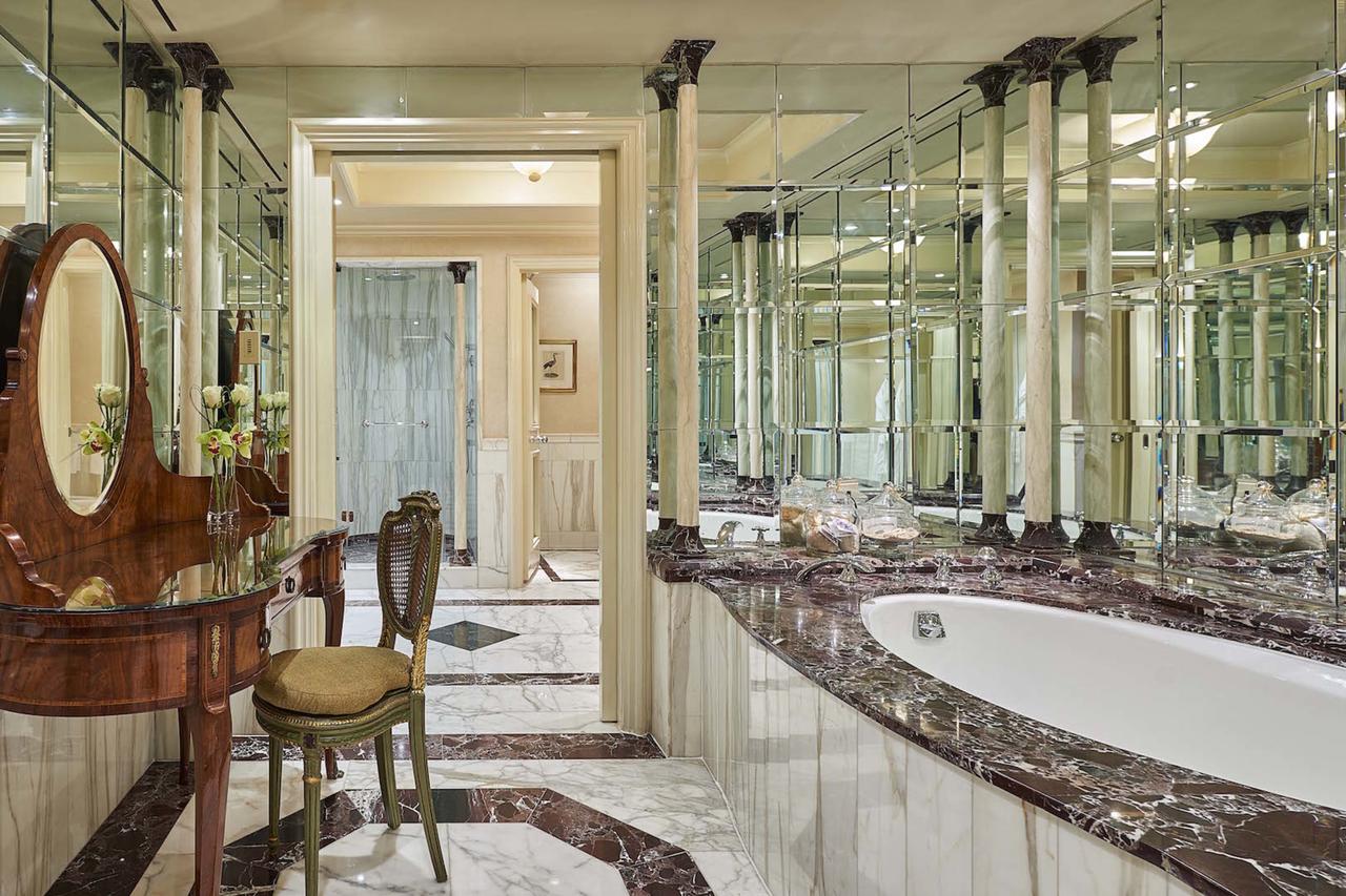 Four Seasons Hotel Cairo at The First Residence
