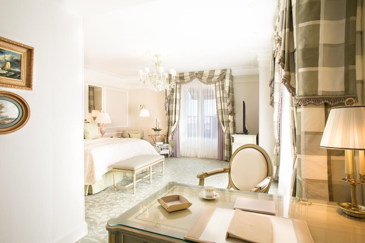 Four Seasons Hotel George V, Paris