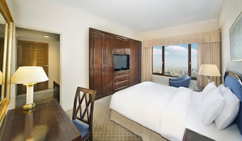Hilton Cairo World Trade Center Residences