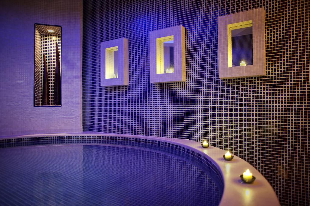 Jumeirah Emirates Towers Hotel