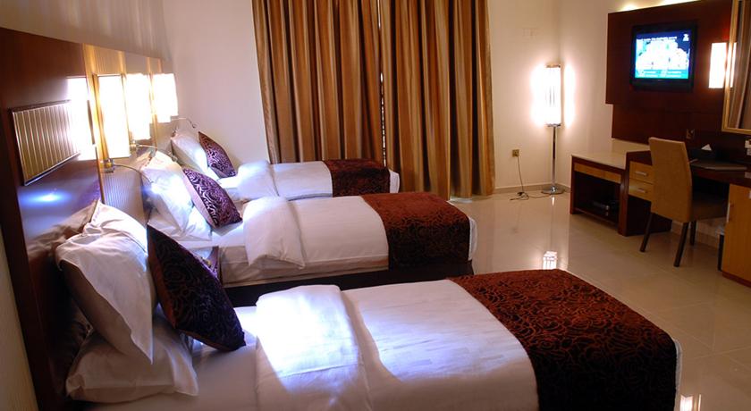 OYO 130 Phoenix Hotel
