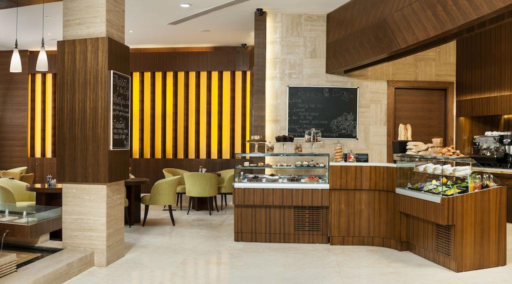 Carlton Downtown Hotel
